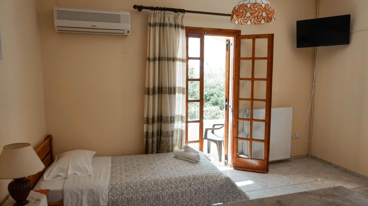 Soula Rooms Kini Exterior foto